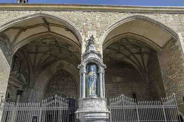 Álava - Vitoria-Gasteiz 20 - parroquia de San Miguel.jpg